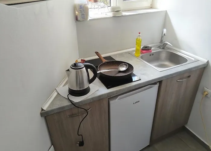 Small شقة فارنا